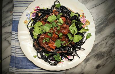Spaghettis aux seiches et sauce tomate épicée