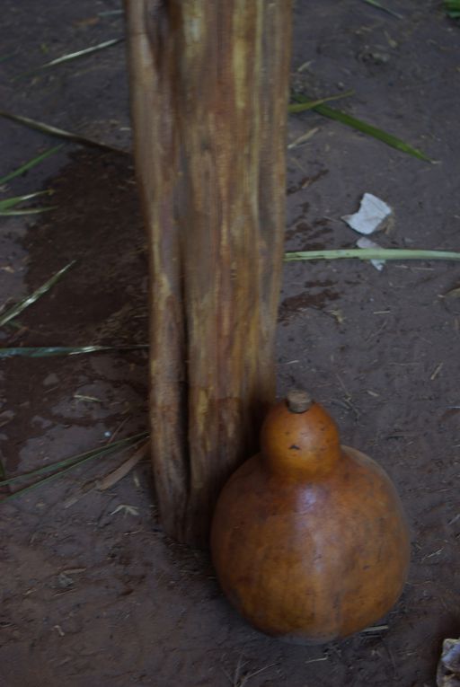 Je suis partie avec une équipe photo, trois ryder, un directeur artistique, un photographe et moi en assistante stylisme/ photo ainsi qu'une ethnologue qyui nous accueillient là bas, pour trois semaines dans une réserve indienne. Magnifique rencon