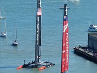 Dimanche 15 septembre: petit passage sur le flanc de la colline de la Coit Tower, face à la baie, avec une vue imprenable sur les bateaux de l'America's Cup: Fly Emirates c'est le bateau néo-zélandais, celui qui a perdu, et Oracle c'est le défi américain, le vainqueur.