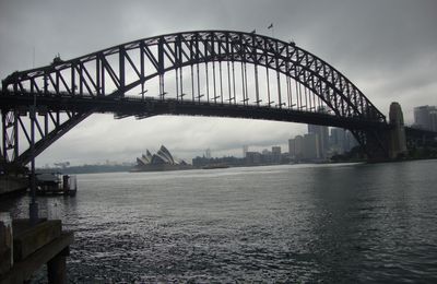 Chapitre IX : Sydney sous la pluie