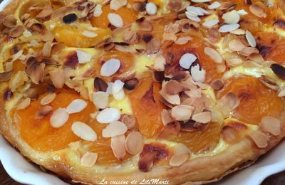 Tarte aux abricots sur fond de crème au fromage blanc