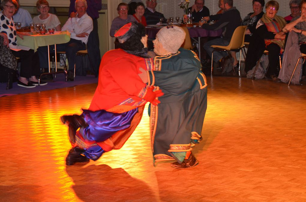 Très belle ambiance lors de la soirée Russe organisée par "Musica Danse" Ecole Scherzo de Trouy, avec l'ensemble Yulishka (Bourges) et les Ballets du Prince Igor (Paris) 