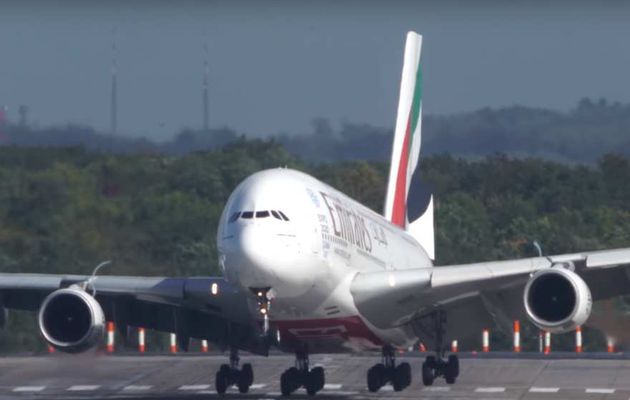 Allemagne : L'atterrissage compliqué d'un A380 en pleine tempête