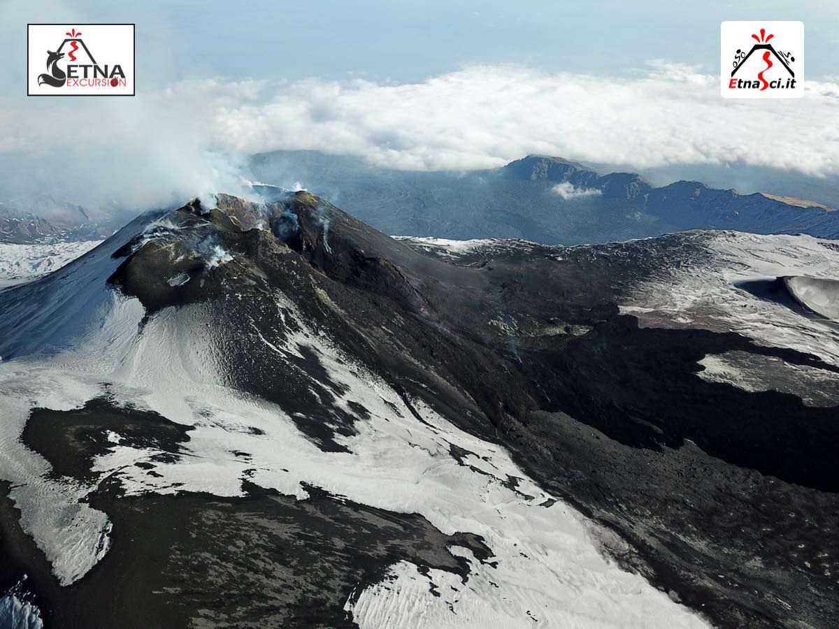 Etna SEC - morphological evolution and situation of the lava flow (darker area) - photos Etna Sci / Facebook