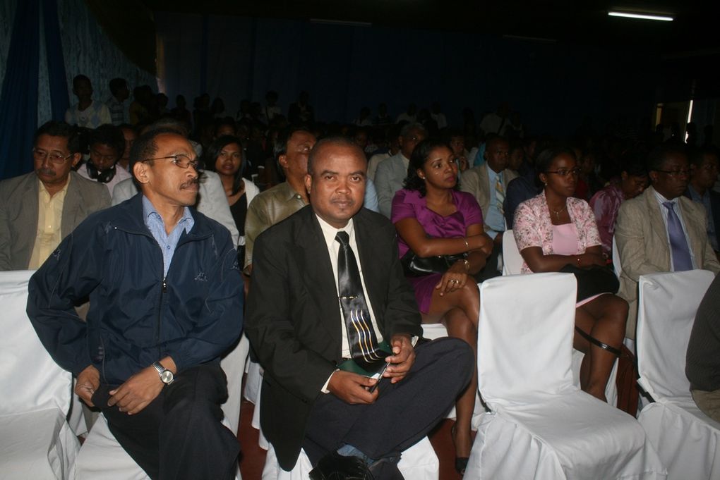 Journée mondiale de la Liberté de presse. Débat au Collège Saint-Michel d'Amparibe avec les 107 étudiants de la filière Communication et journalisme. Photos : Jeannot Ramambazafy & Andry Rakotonirainy