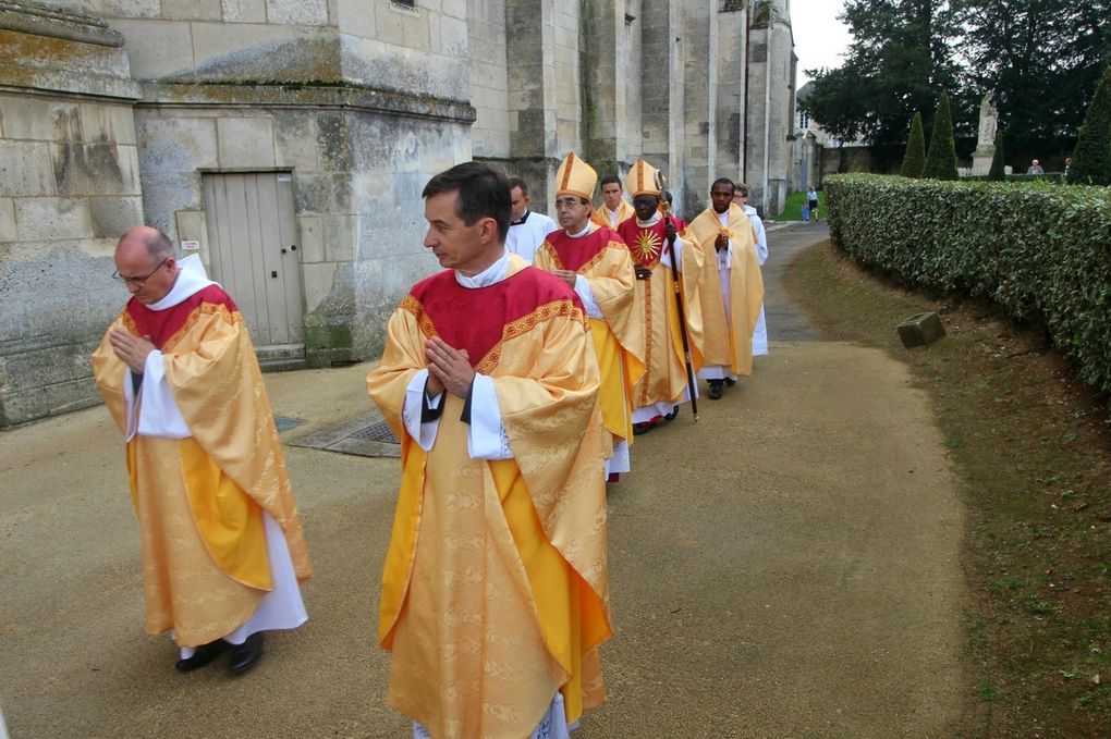 Pontifical - mitres