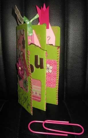 <p>Mini Album Tong, que j'ai réalisé lors d'une crop à Ste Hélène, dans les Vosges.</p>
<p>Mini Album Tag ( BOT ) sur le thème rose de ma fille Sarah..</p>
<p>Mini Album à soufflet .. avec Tags à l'intérieur.. </p>