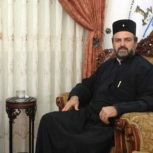 Un prêtre grec demande d'arrêter la chasse aux sorcières contre Israël