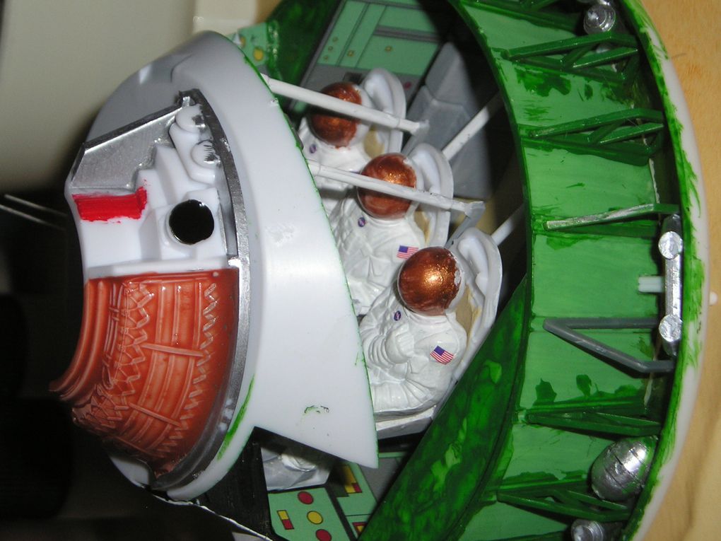 Album photo liéé a la réalisation de la maquette du module de commande et du module lunaire d'apollo