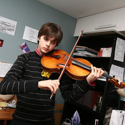 Dans la chambre d'un apprenti musicien