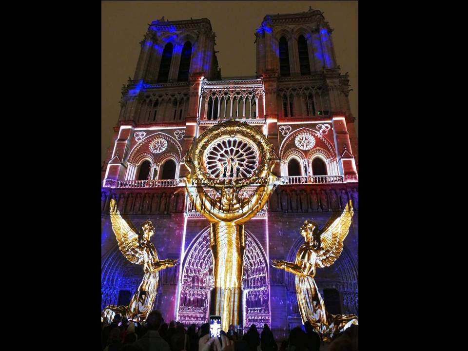 La France - Notre Dame de Paris.....