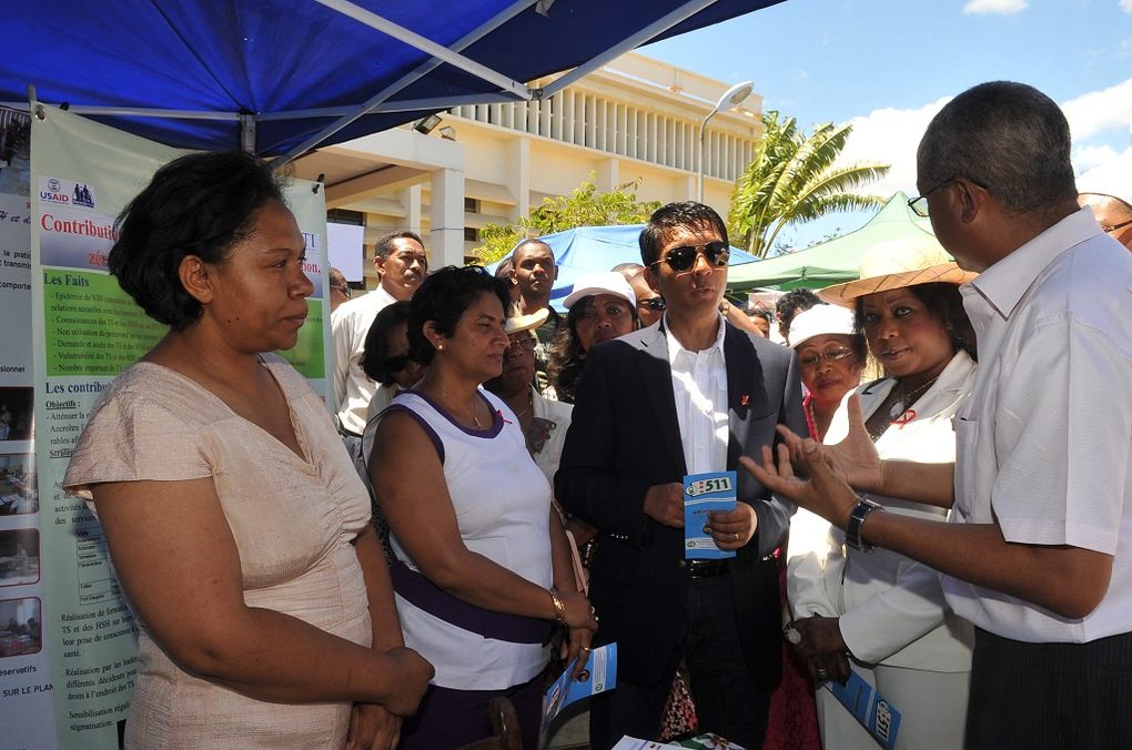 Le Président Andry Rajoelina a célèbré, à Antsiranana, de la Journée Mondiale contre le Sida 2012 avec Fatma Samoura (PNUD).