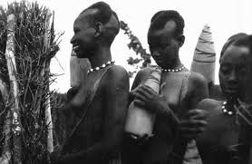 La coiffure traditionnelle rwandaise Amasunzu