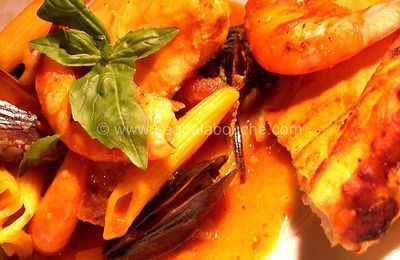 Penne Au Saumon-Moules-Crevettes Cuits Sous Sa Croûte De Pain Au Four