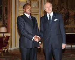 Fabius cherche à éviter de fâcher le dictateur françafricain Sassou Nguesso