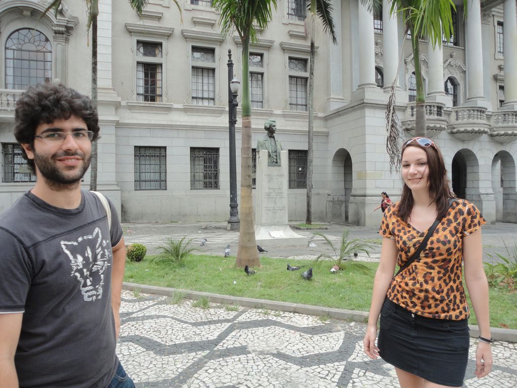 Première étape de notre voyage - Laura et moi - au Brésil.
Sampa (comprendre São Paulo) est une grande capitale internationale animée et frénétique; Manhattan do Brasil!
Nous avons été hébergés par Victor, un couch surfer super sympa.