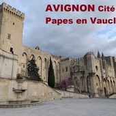 AVIGNON cité papales en Vaucluse, ville d'histoire et ville de spectacle.