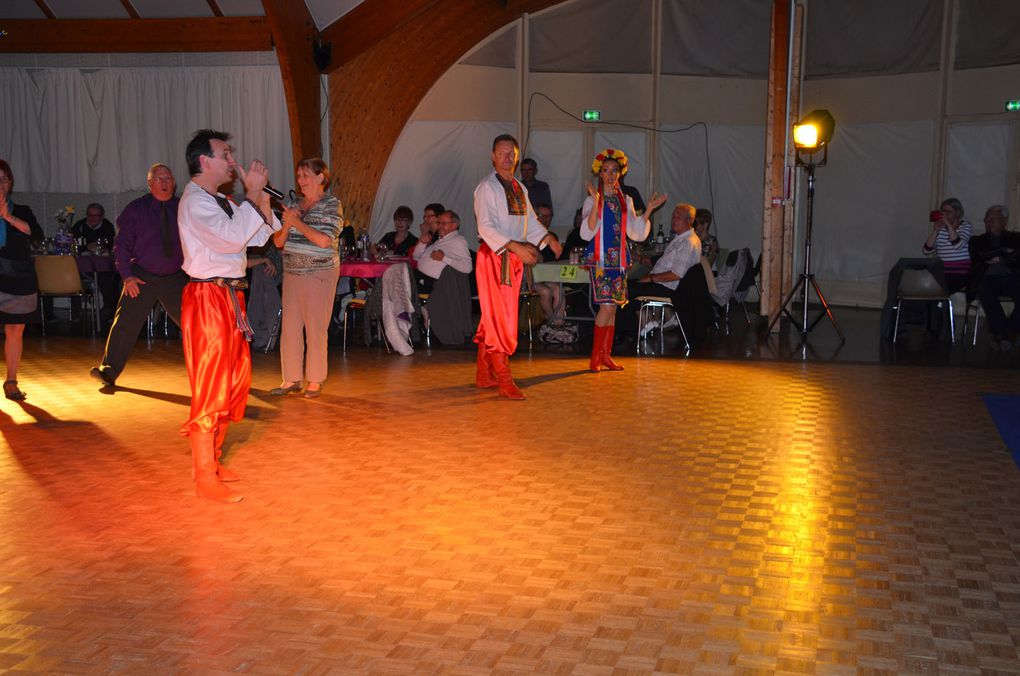 Très belle ambiance lors de la soirée Russe organisée par "Musica Danse" Ecole Scherzo de Trouy, avec l'ensemble Yulishka (Bourges) et les Ballets du Prince Igor (Paris) 