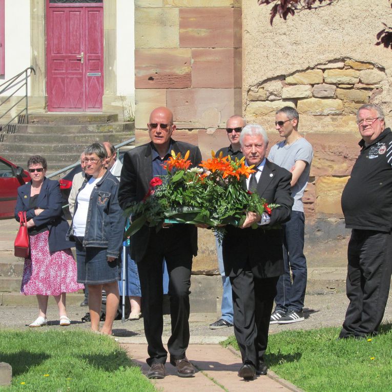 Dévoilement de la plaque et dépôt de la gerbe UNADIF-FNDIR