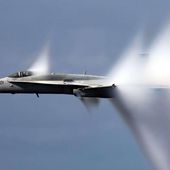 Un avion de chasse transperce le ciel francilien pour une mission urgente d'interception 
