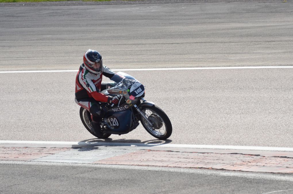 Coupes Moto-Legende 2013 
Dijon Prenois
Démonstration piste motos  Endurance et Grand Prix