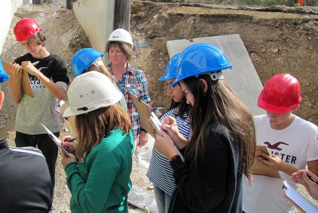 Les élèves de 3ème on visité le chantier « Le Jardin Secret », à Dijon, rue Jean-Baptiste-Baudin, ce vendredi 12 octobre. Les adhérents de la FFB, ainsi que les entreprises qui interviennent sur le chantier, ont eu la possibilité de présenter leurs métiers et leurs savoir-faire aux jeunes élèves du département.