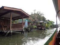 Les canaux de Bangkok sur un long tail boat