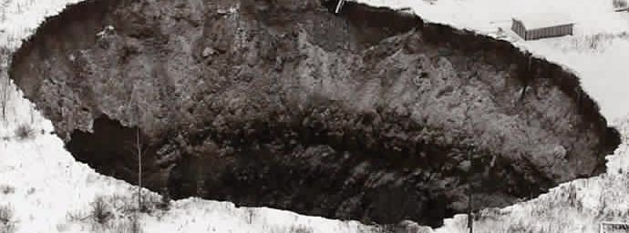 Russie : Un sinkhole géant menace d'engloutir une ville