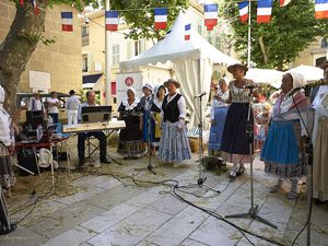 Le groupe de l'OMCAL &quot;la Joie de vivre&quot; a fait honneur à  notre belle  Provence