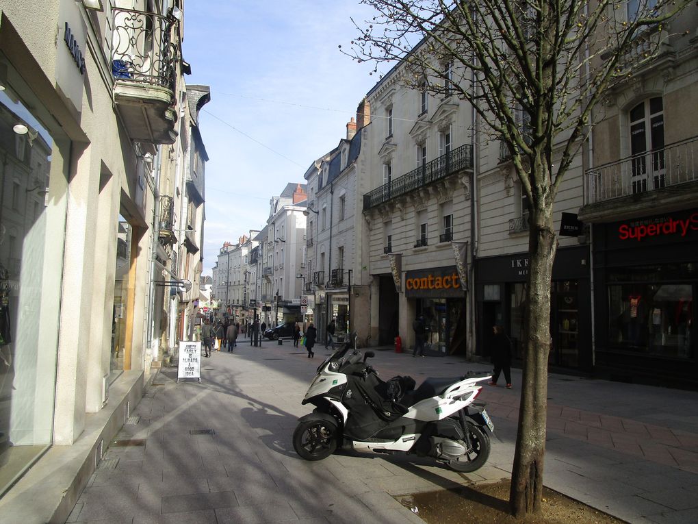 LA RUE LENEPVEU A ANGERS  DANS LES ANNEES 40