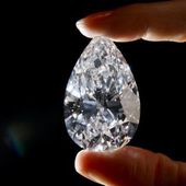Un diamante puro incoloro, vendido al precio récord de 23,5 millones de dólares