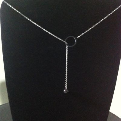 Collier chaine court façon pendentif