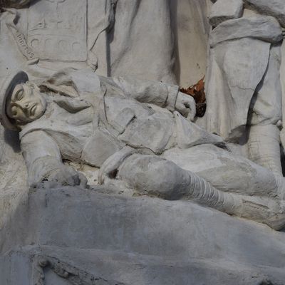 Le Monument Aux Morts de Pont-Saint-Esprit (Gard 30130)