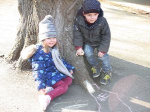 Les petits artistes de la cour de récréation