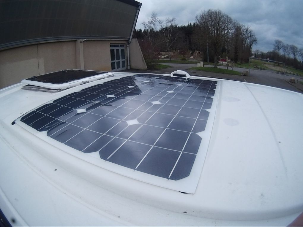 Installation des deux panneaux solaires