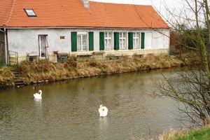 Maison et les cygnes.