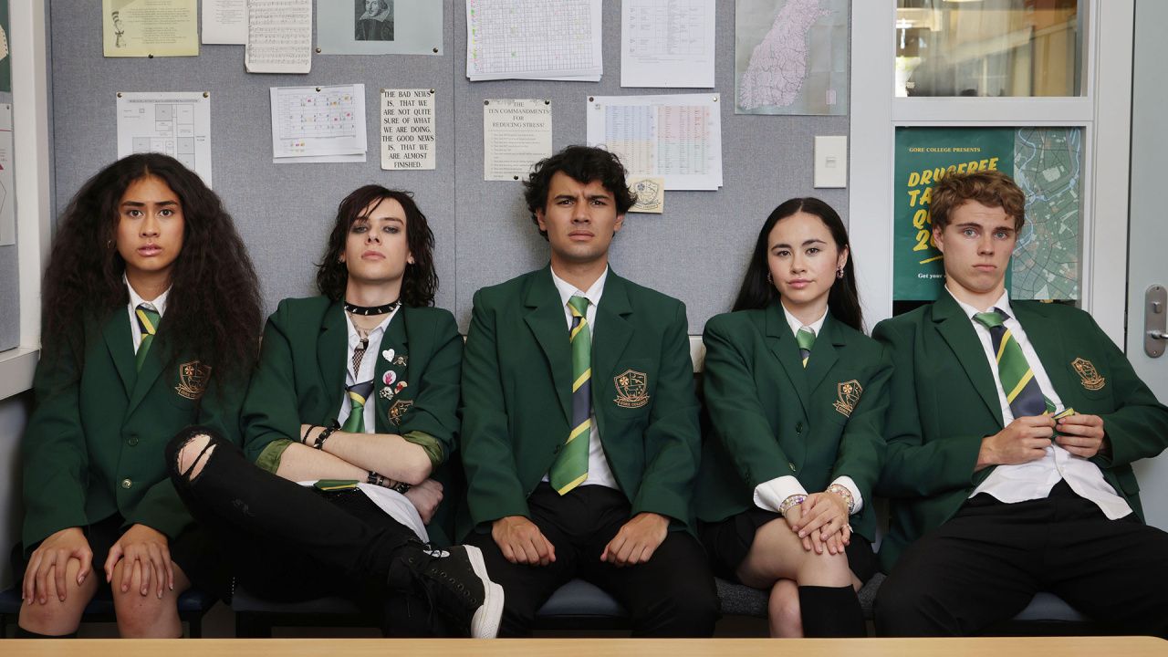 n00b (Mini-series, épisode entre stéréotypes nostalgie années 2000