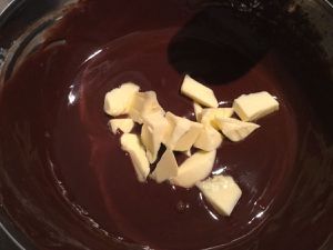Flan à la vanille sauce au chocolat