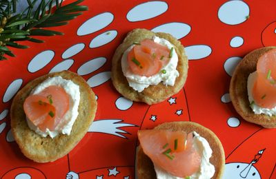 Mini blinis crème de raifort et saumon