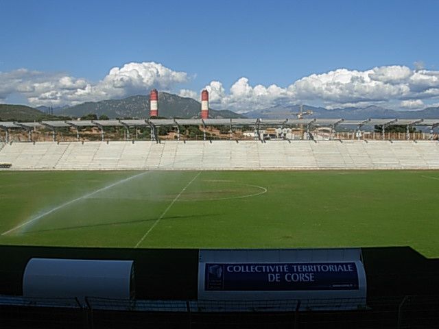 Photos de l'avancer des travaux des tribunes JB POLI et Nord.(7/06/09)