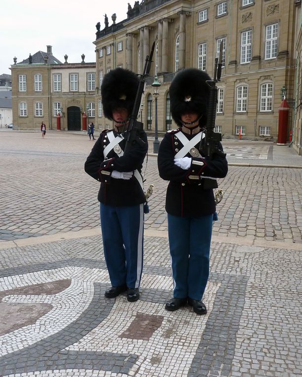 Gardes au palais Royal