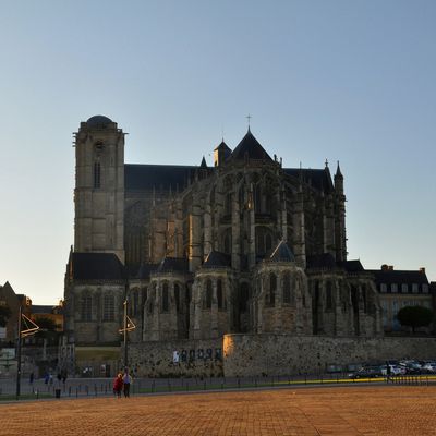 Un soir en direction de la catédrale du Mans