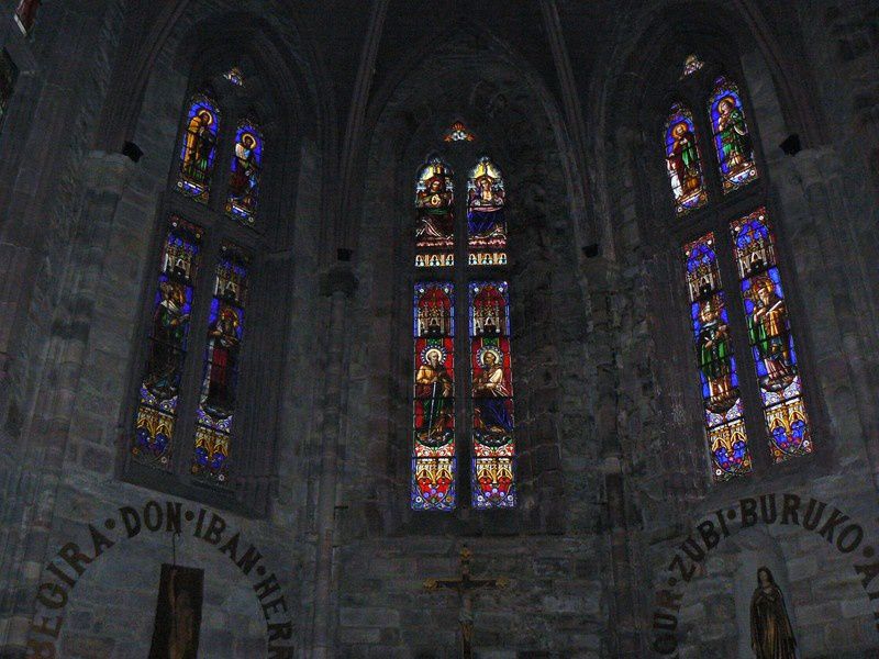 Une superbe visite dans ce village surtout connu par les pélerins qui se rendent à Saint Jacques de Compostelle