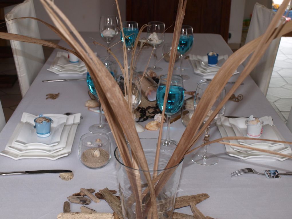 Une table "souvenirs de vacances" réalisée avec ce que la nature nous offre en bord de mer.