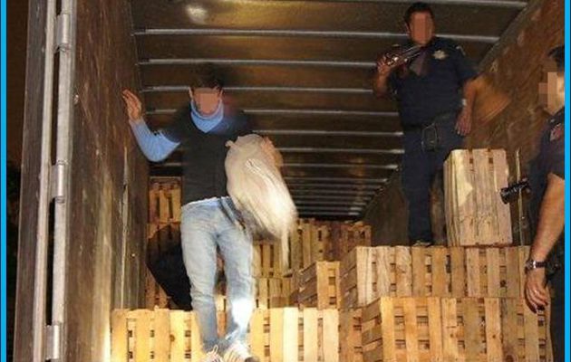 Policía Federal localiza a 27 personas salvadoreñas ocultas en la caja de un trailer