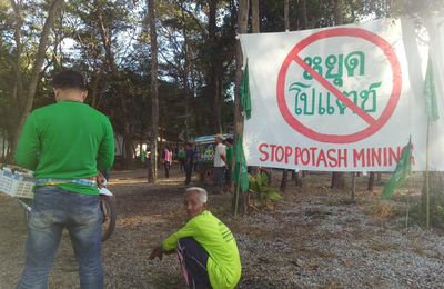 A  498  - ชาวอีสานไม่ต้องการให้มีเหมืองโปแตชในนาข้าว LES HABITANTS DE L'ISAN NE VEULENT PAS DE MINES DE POTASSE DANS LEURS RIZIÈRES 