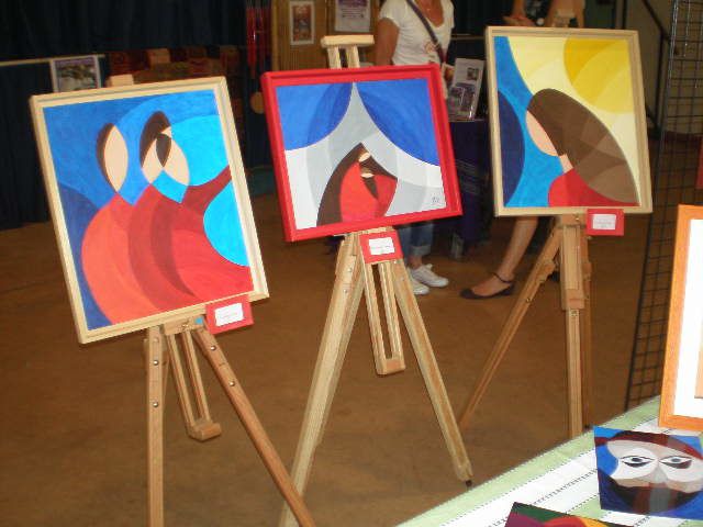 exposition très conviviale avec des artistes et thérapeutes variés, par un beau week-end ensoleillé