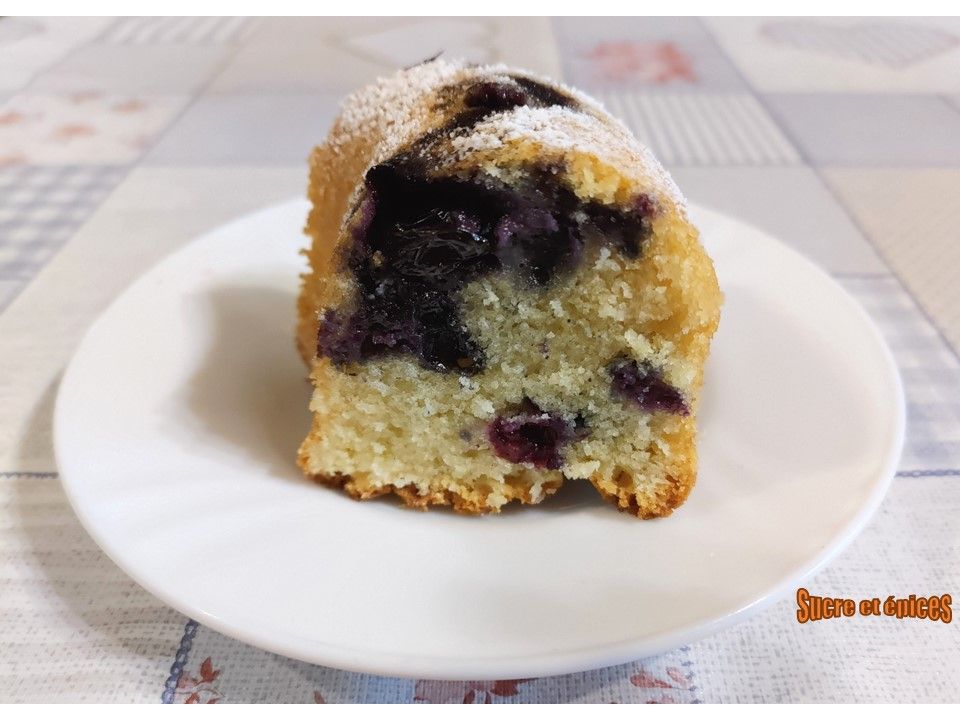 Gâteau moelleux aux myrtilles - Recette en vidéo