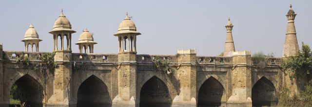 INDE - MADHYA PRADESH - DISTRICT DE MORENA - NOORABAD - UN PONT SUR LA SANKH