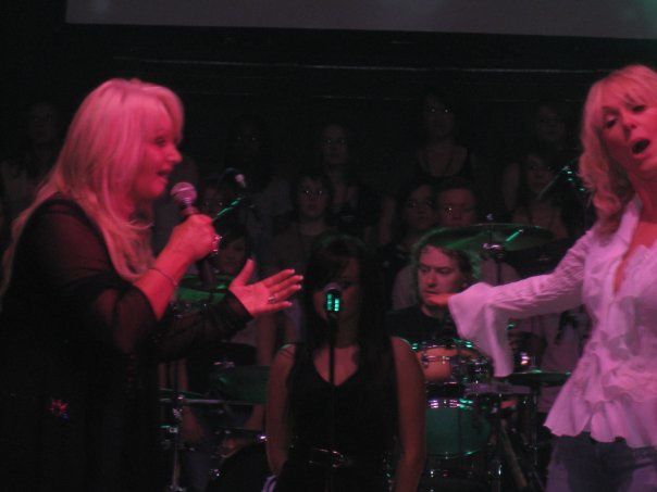 Bonnie Tyler and Mrs Loud : Lorraine Crosby her friend :) !!